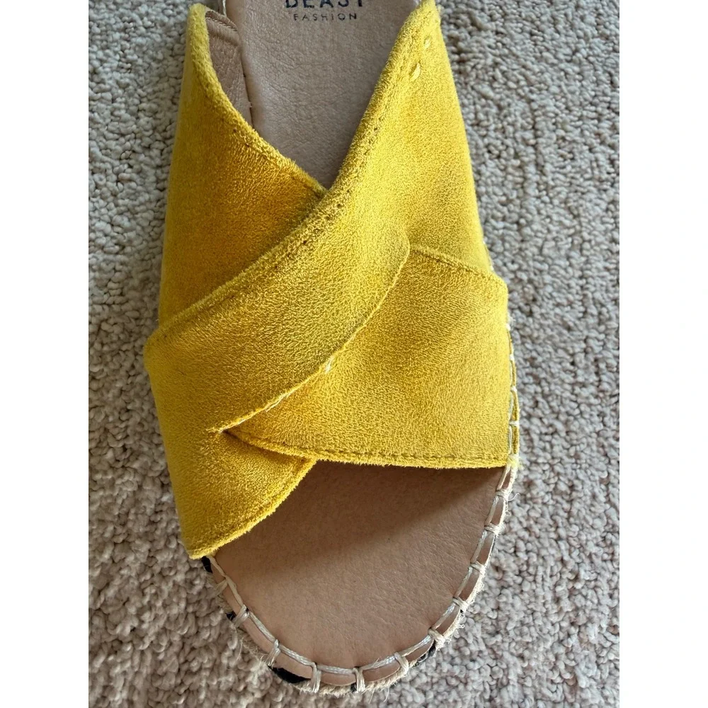 Beast Fashion Yellow Suede Cross Strap‎ Platform Mules Sz 5.5 Pre-Owned